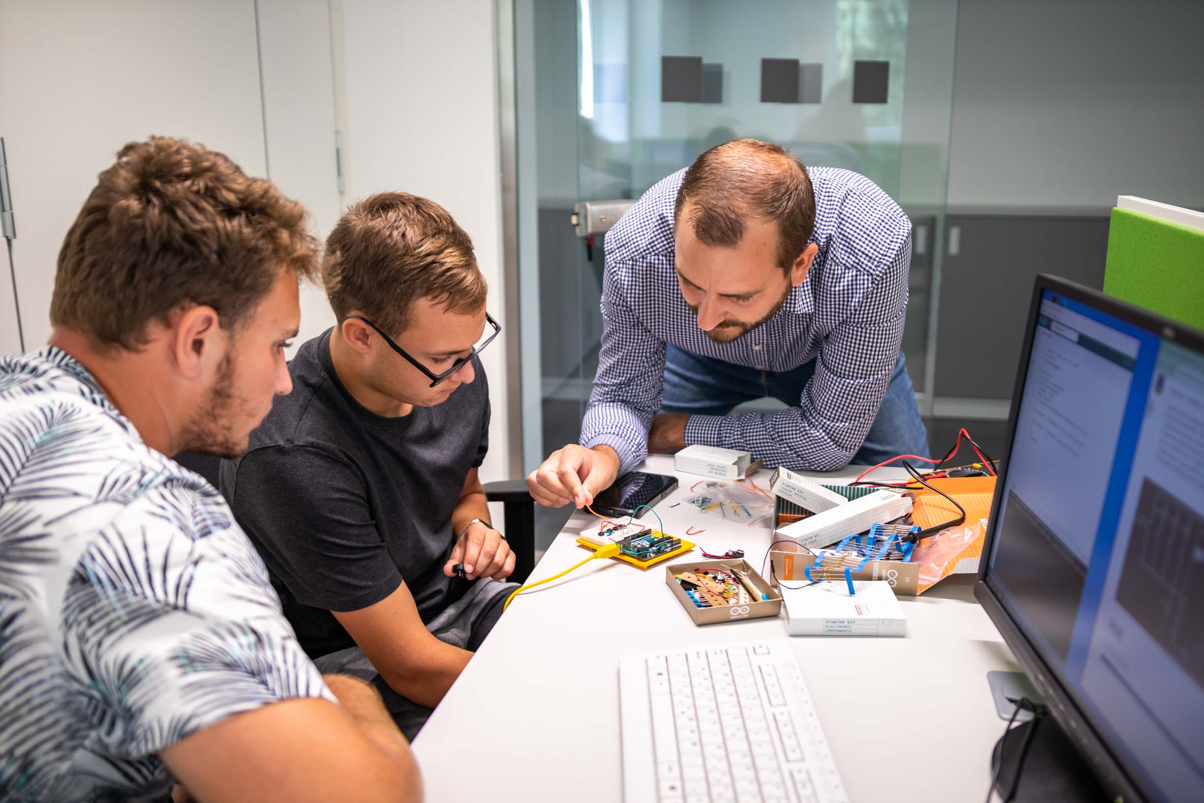 Sikeresen zárult a PE ZEK által elindított "Mikrovezérlő programozás kezdőknek" tanfolyama